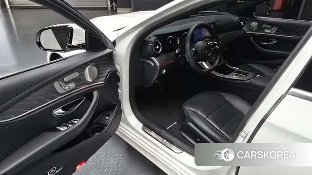 Mercedes-Benz E-Class W213 2022 Белый из Кореи, фото 2