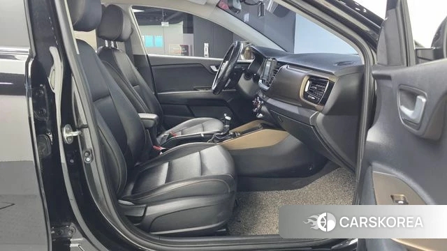 Kia Stonic 2018 Черный из Кореи, фото 2