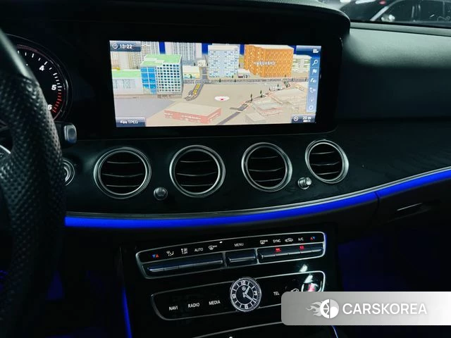 Mercedes-Benz E-Class W213 2018 Белый из Кореи, фото 2