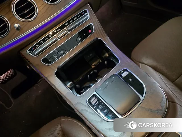 Mercedes-Benz E-Class W213 2023 Белый из Кореи, фото 2