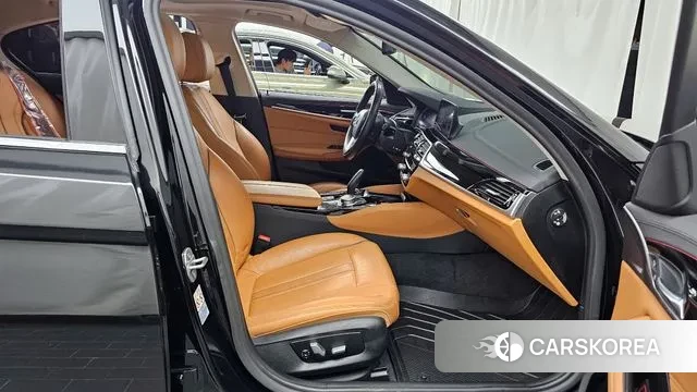 BMW 5 Series (G30) 2020 Черный из Кореи, фото 2