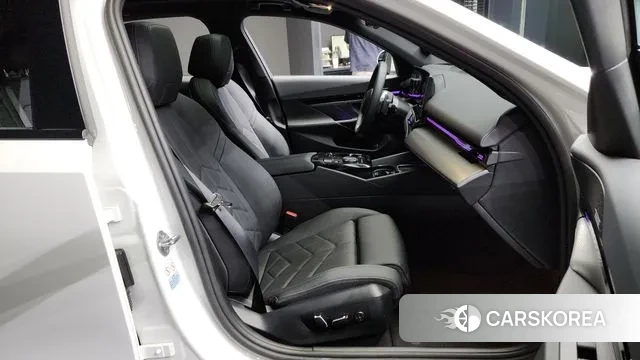 BMW 5 Series (G60) 2024 Белый из Кореи, фото 2