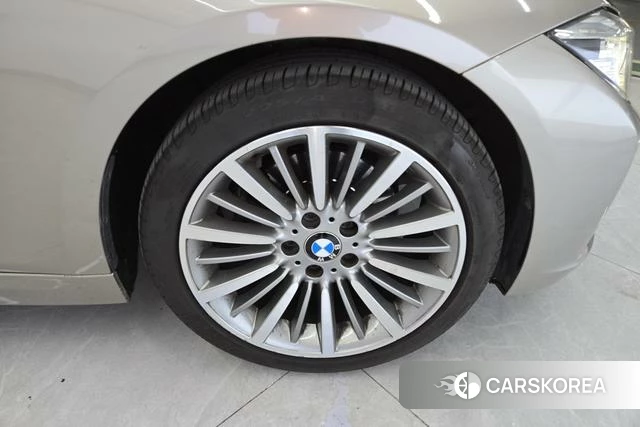 BMW 3 series 2019 Темно-серый из Китая, фото 2