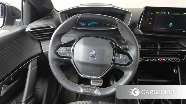 Peugeot e-208 second Generation 2022 Белый из Кореи, фото 2