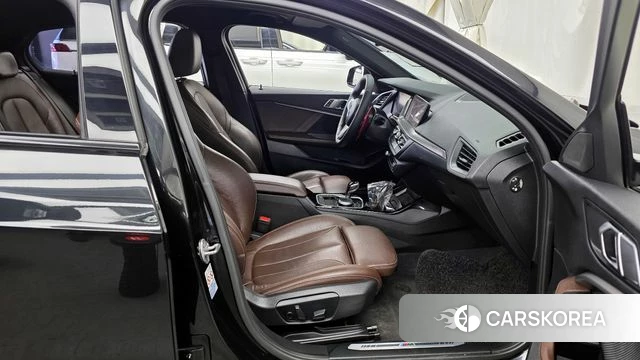 BMW 1 Series (F40) 2021 Черный из Кореи, фото 2