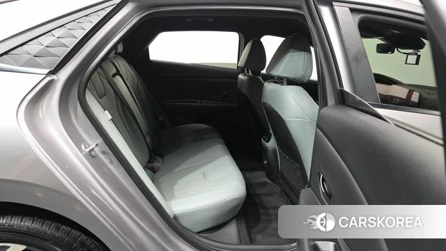 Hyundai The New Avante (CN7) 2024 Серебряный из Кореи, фото 2