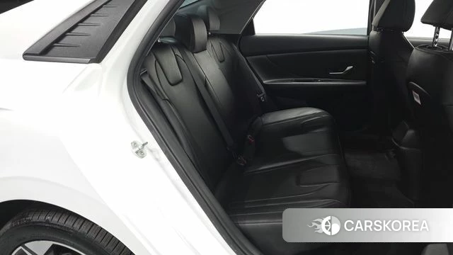 Hyundai Avante Hybrid (CN7) 2022 Белый из Кореи, фото 2