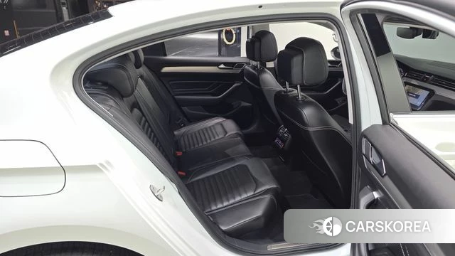 Volkswagen Passat GT (B8) 2022 Белый из Кореи, фото 2