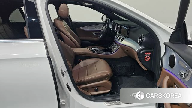 Mercedes-Benz E-Class W213 2020 Белый из Кореи, фото 2