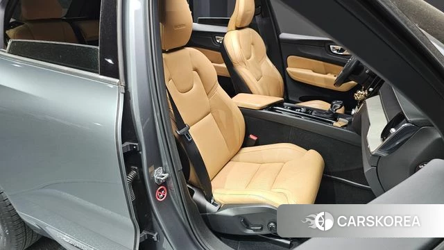 Volvo XC60 second Generation 2020 Серый из Кореи, фото 2