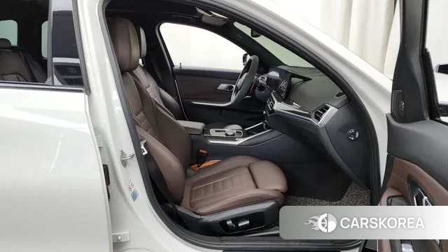 BMW 3 Series (G20) 2023 Белый из Кореи, фото 2