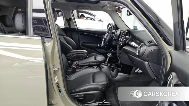 Mini Cooper S 2019 Зеленый из Кореи, фото 2