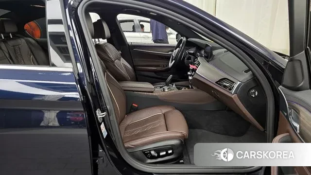 BMW 5 Series (G30) 2019 Черный из Кореи, фото 2