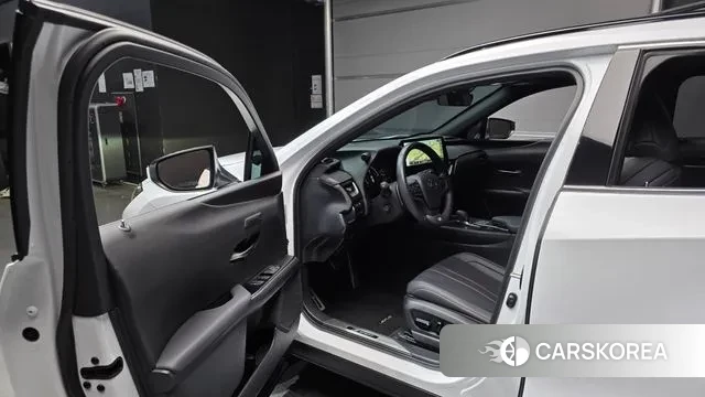 Lexus UX300h 2024 Белый из Кореи, фото 2