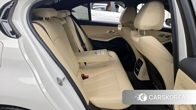 BMW 3 Series (G20) 2023 Белый из Кореи, фото 2
