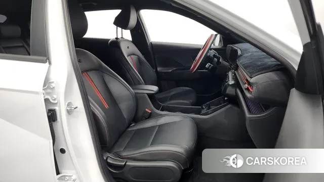 Hyundai Kona (SX2) 2023 Белый из Кореи, фото 2