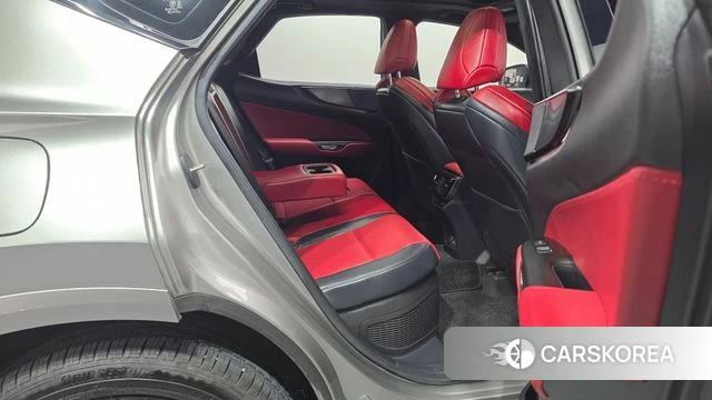 Lexus NX450h + 2nd generation 2024 Серебристо-серый из Кореи, фото 2