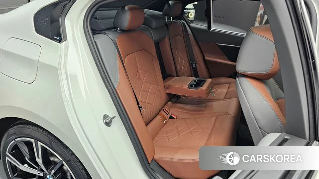 BMW 5 Series (G60) 2024 Белый из Кореи, фото 2