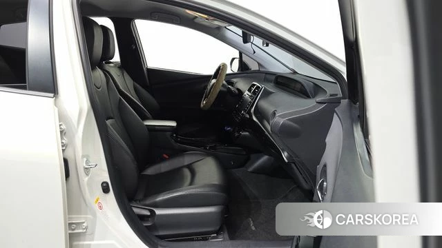 Toyota Prius 4th Generation 2019 Белый из Кореи, фото 2