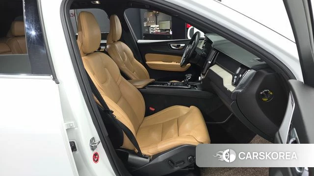 Volvo XC60 second Generation 2020 Белый из Кореи, фото 2