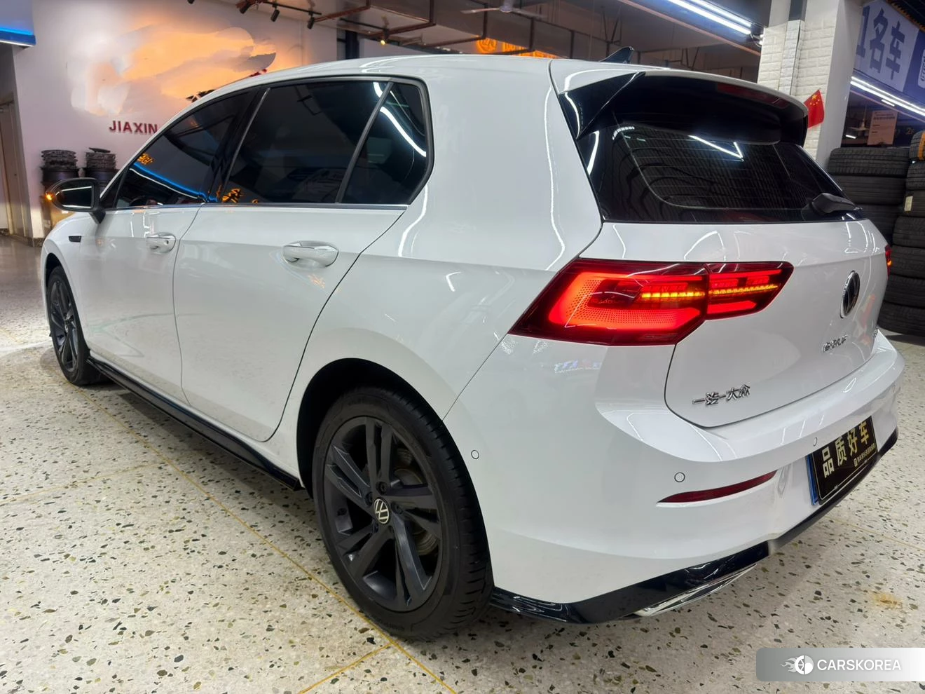 Volkswagen Golf 2023 Белый из Китая, фото 2
