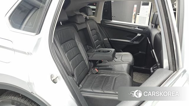 Volkswagen Tiguan second Generation 2018 Серебристо-серый из Кореи, фото 2