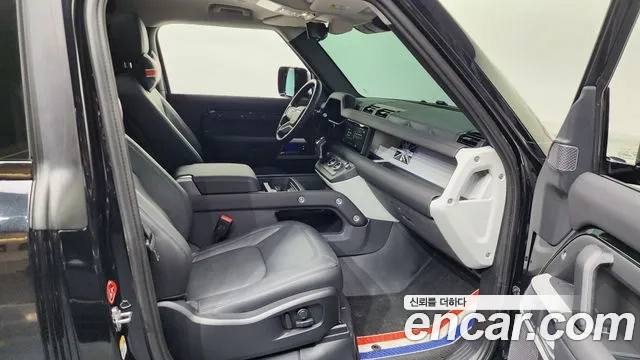 Land Rover Defender (L663) 2024 Черный из Кореи, фото 2