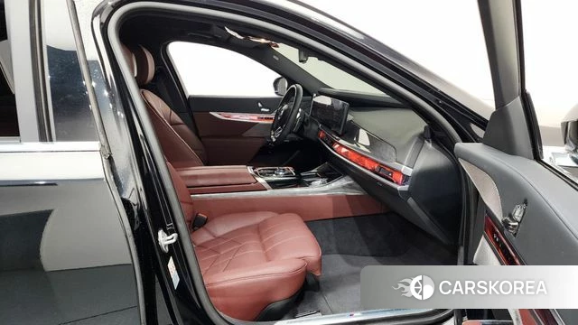 BMW 7 Series (G70) 2024 Черный из Кореи, фото 2