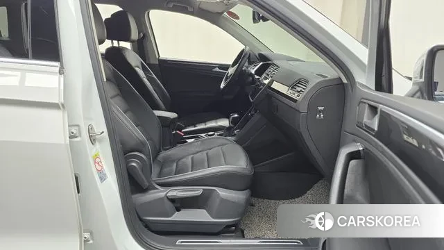 Volkswagen Tiguan second Generation 2022 Белый из Кореи, фото 2