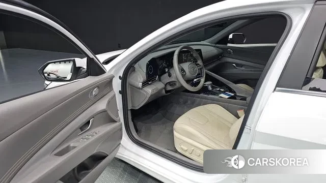 Hyundai The New Avante (CN7) 2023 Белый из Кореи, фото 2