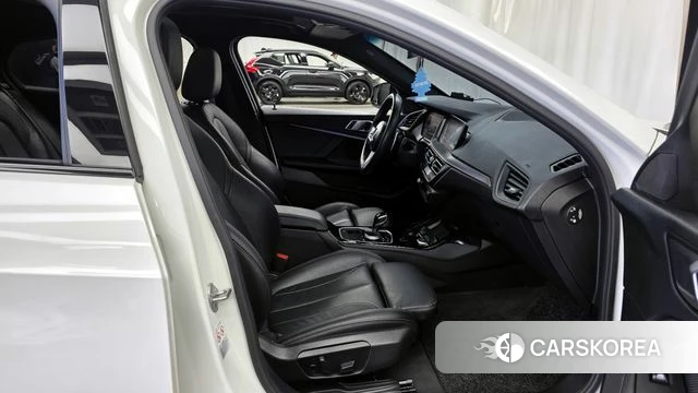 BMW 1 Series (F40) 2022 Белый из Кореи, фото 2
