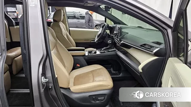 Toyota Sienna 4th Generation 2021 Серый из Кореи, фото 2