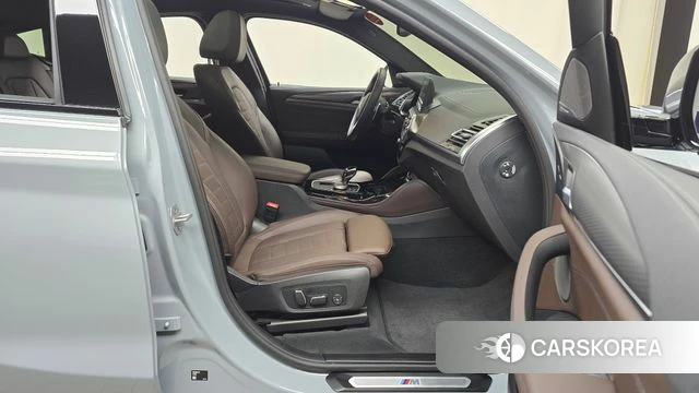 BMW X4 (G02) 2025 Светло-серебряный цвет из Кореи, фото 2