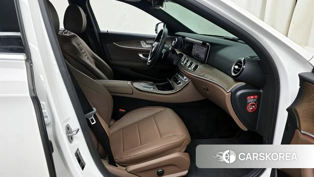 Mercedes-Benz E-Class W213 2021 Белый из Кореи, фото 2