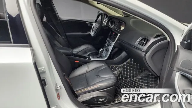 Volvo V40 Cross-Country 2018 Белый из Кореи, фото 2