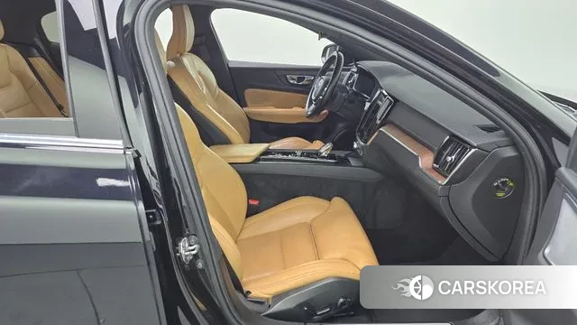 Volvo S60 3rd generation 2021 Черный из Кореи, фото 2