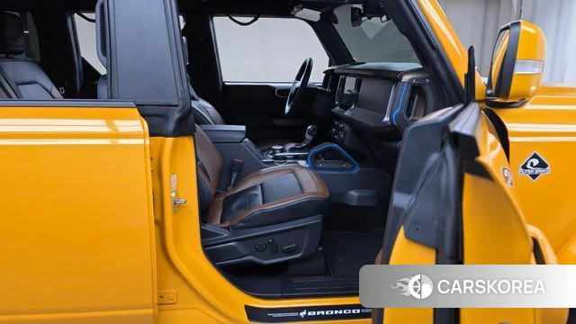 Ford Bronco 6th Generation 2022 Желтый из Кореи, фото 2