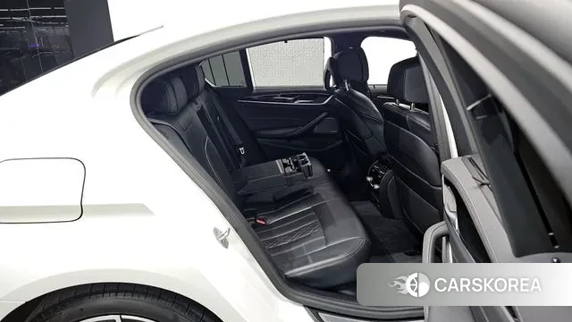 BMW 5 Series (G30) 2022 Белый из Кореи, фото 2