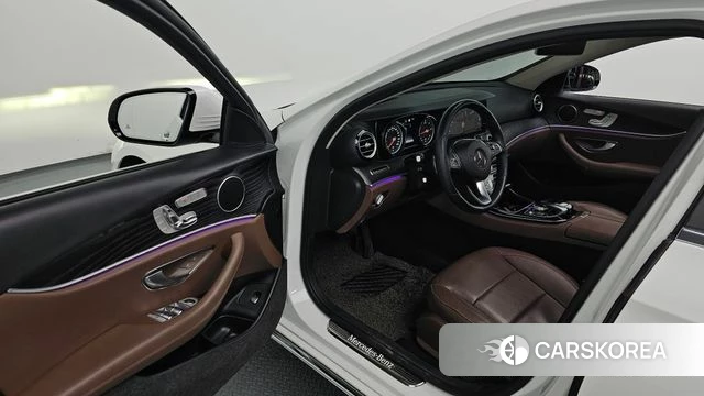 Mercedes-Benz E-Class W213 2018 Белый из Кореи, фото 2