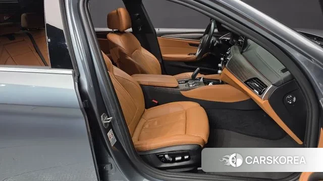 BMW 5 Series (G30) 2020 Серый из Кореи, фото 2