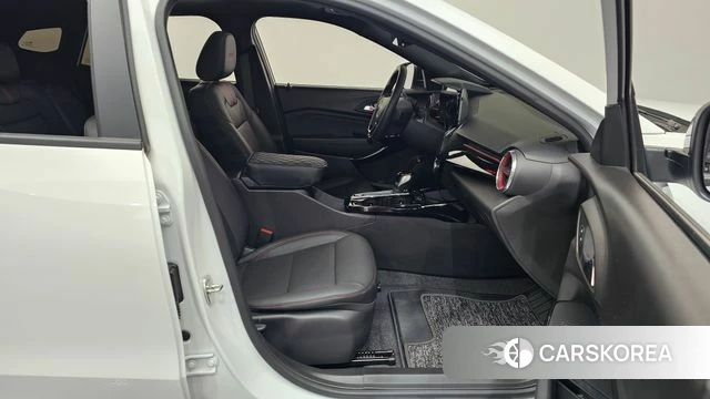 Chevrolet (GM Daewoo) Trax Crossover 2023 Белый из Кореи, фото 2