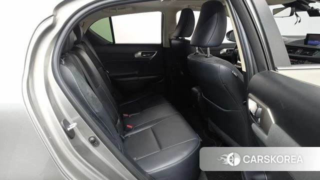 Lexus CT200h 2018 Песочный из Кореи, фото 2