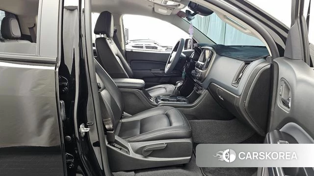 Chevrolet (GM Daewoo) Real New Colorado 2022 Черный из Кореи, фото 2