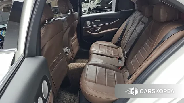 Mercedes-Benz E-Class W213 2018 Белый из Кореи, фото 2