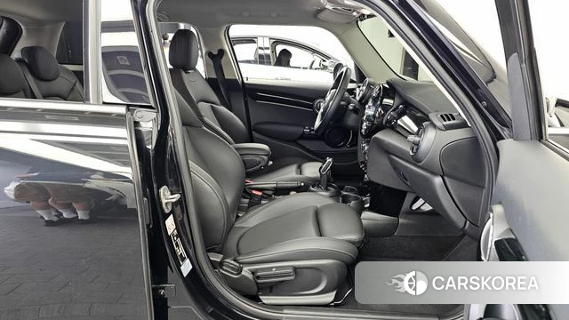 Mini Cooper 2022 Черный из Кореи, фото 2