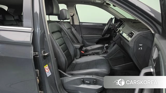 Volkswagen Tiguan second Generation 2018 Серый из Кореи, фото 2