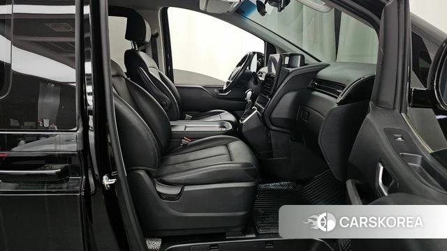 Hyundai Staria 2024 Черный из Кореи, фото 2