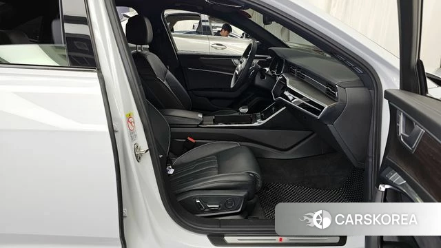 Audi A6 (C8) 2025 Белый из Кореи, фото 2