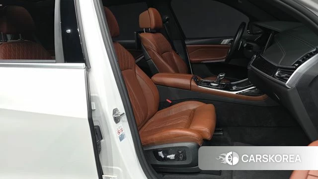 BMW X7 (G07) 2021 Белый из Кореи, фото 2
