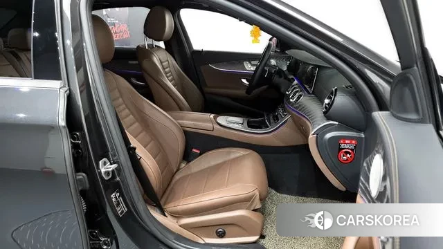 Mercedes-Benz E-Class W213 2021 Серый из Кореи, фото 2